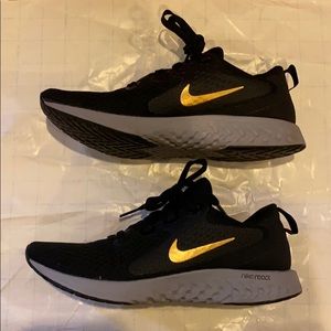 Nike Legend React